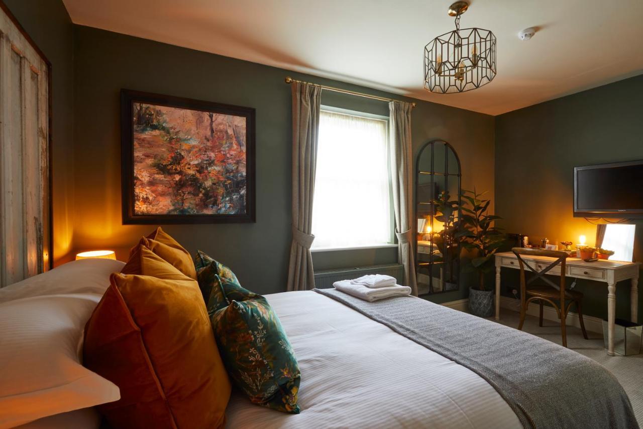The Quarrymans Arms Hotel Коршам Екстериор снимка