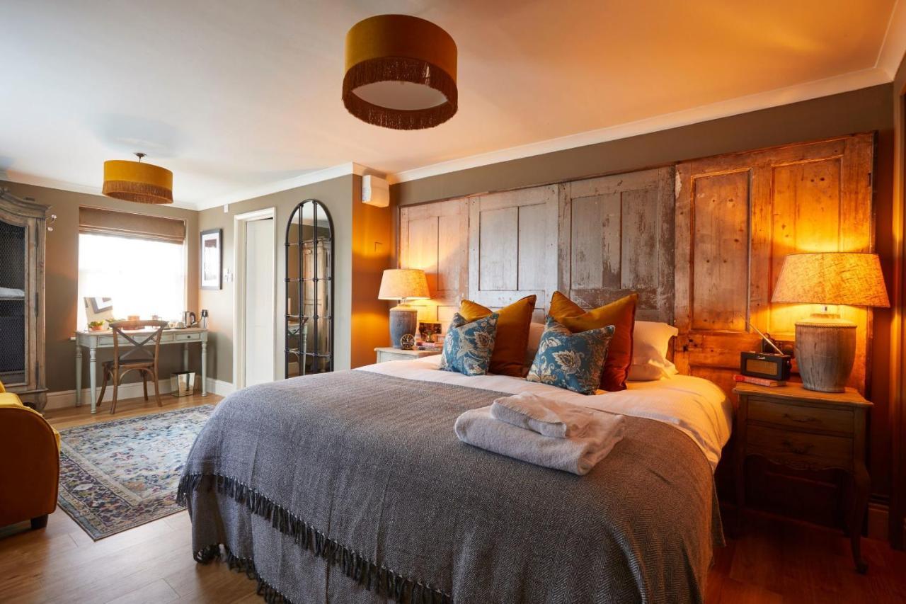 The Quarrymans Arms Hotel Коршам Екстериор снимка